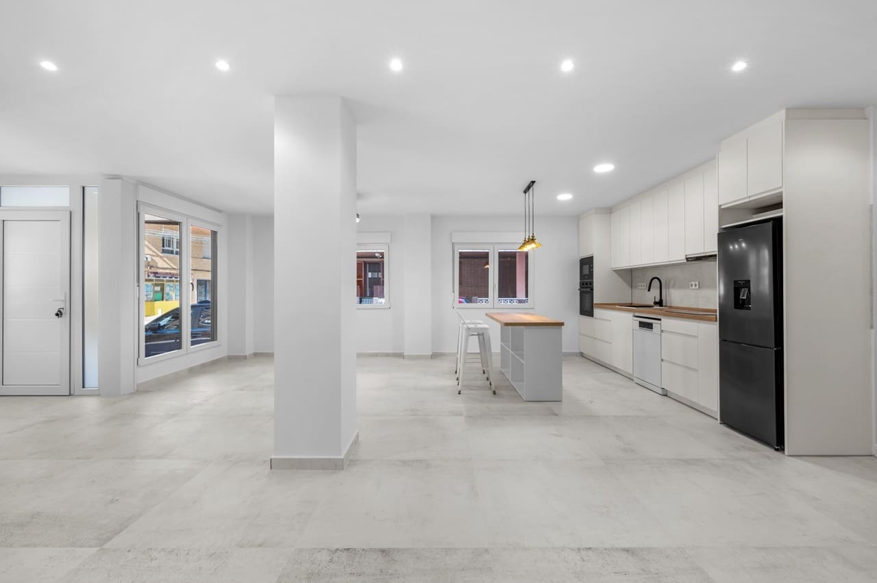Apartamento de 3 habitaciones en Torrevieja en venta - 275.000 € (Ref: 9869925)