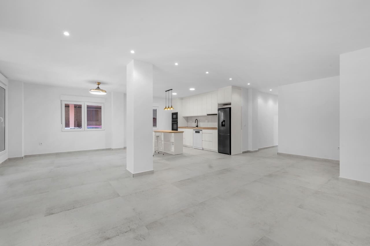 Apartamento de 3 habitaciones en Torrevieja en venta - 275.000 € (Ref: 9869925)