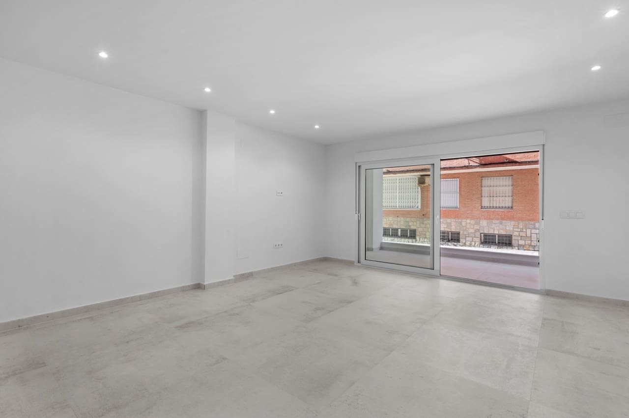 Apartamento de 3 habitaciones en Torrevieja en venta - 275.000 € (Ref: 9869925)