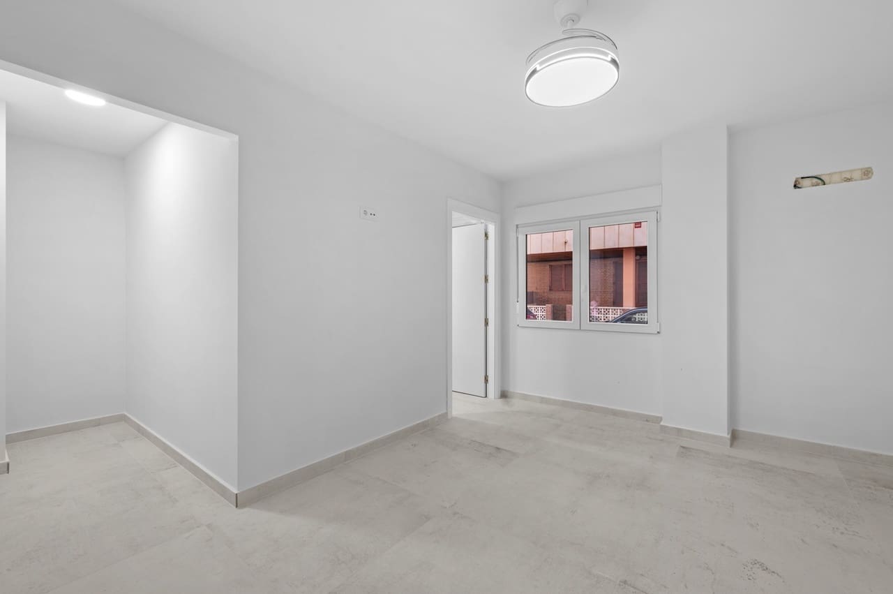 Apartamento de 3 habitaciones en Torrevieja en venta - 275.000 € (Ref: 9869925)