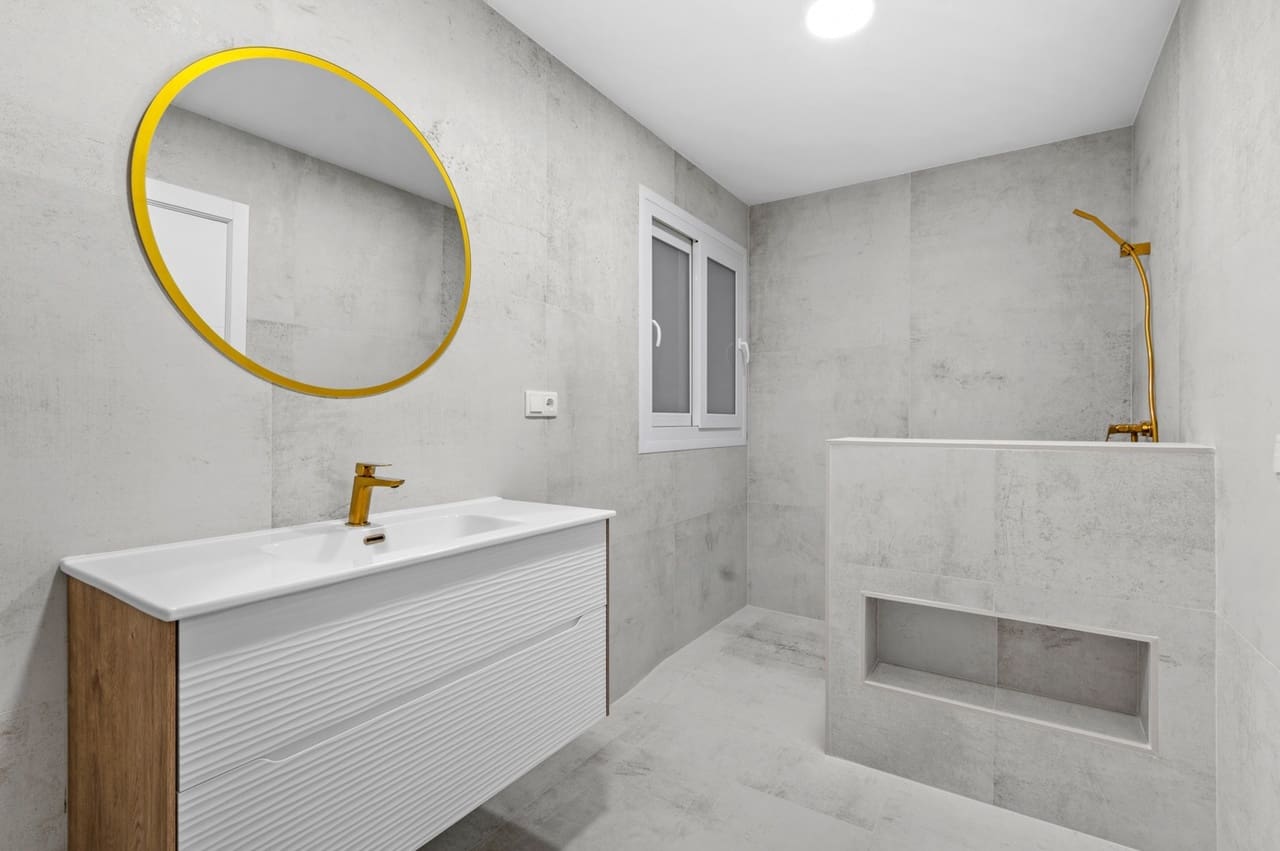 Apartamento de 3 habitaciones en Torrevieja en venta - 275.000 € (Ref: 9869925)