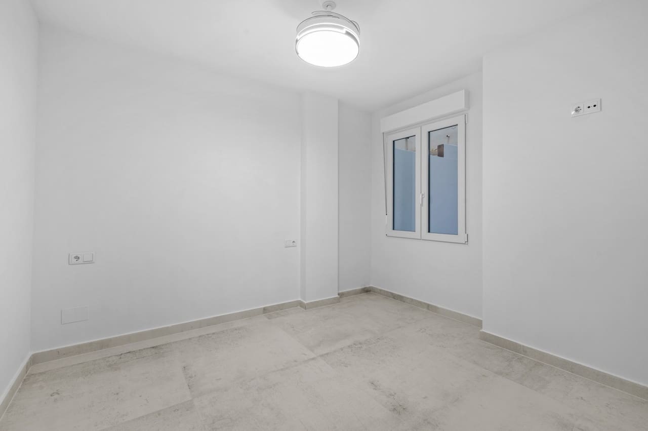 Apartamento de 3 habitaciones en Torrevieja en venta - 275.000 € (Ref: 9869925)