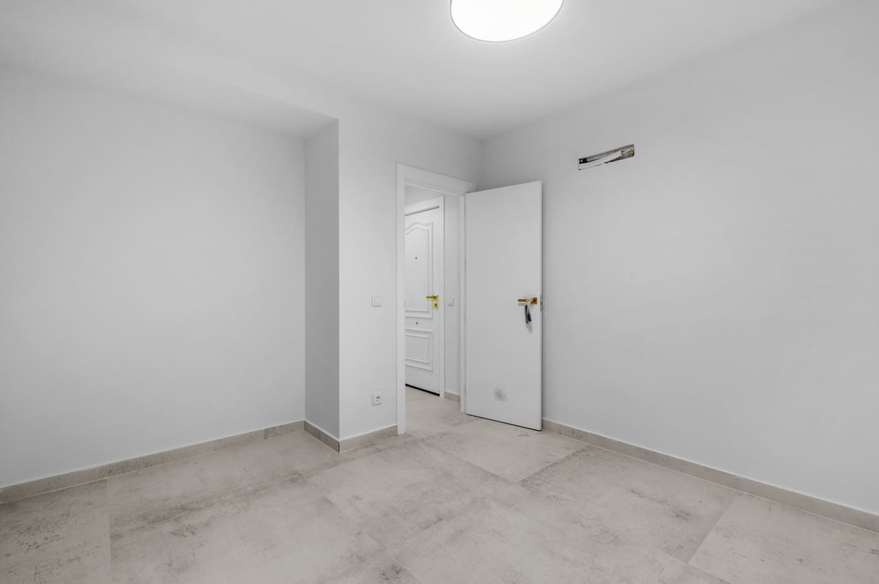 Apartamento de 3 habitaciones en Torrevieja en venta - 275.000 € (Ref: 9869925)