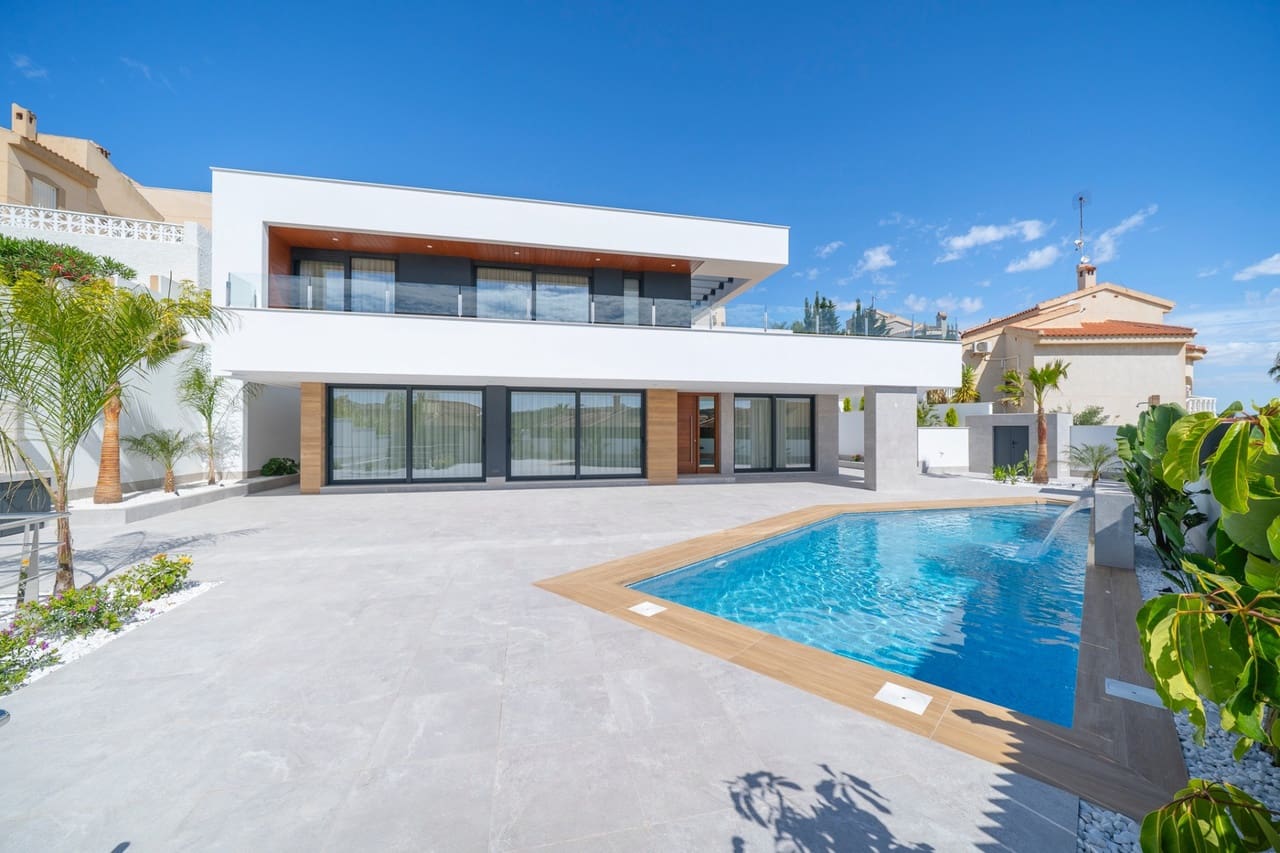 4 sypialnia Willa na sprzedaż w Ciudad Quesada z basenem - 1 150 000 € (Ref: 9873063)