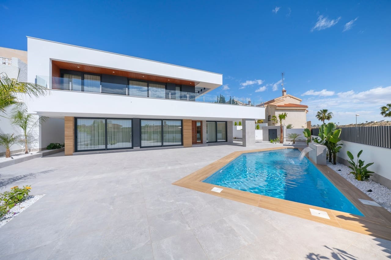 4 sypialnia Willa na sprzedaż w Ciudad Quesada z basenem - 1 150 000 € (Ref: 9873063)