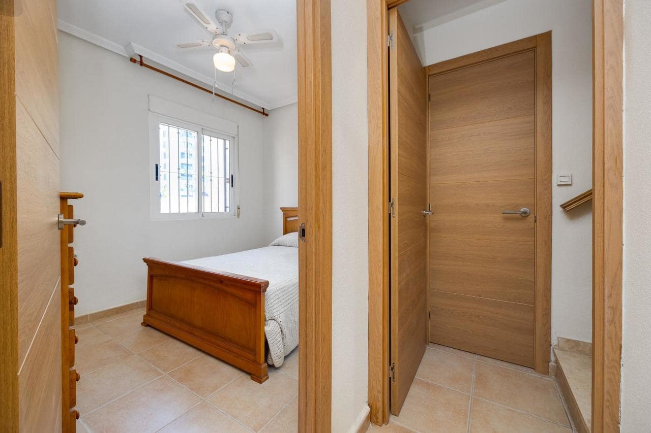 3 chambre Maison de Ville à vendre à Torrevieja avec piscine - 215 000 € (Ref: 9878127)