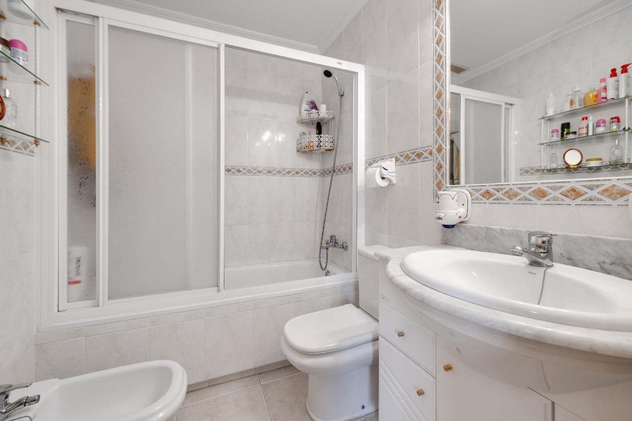 3 chambre Maison de Ville à vendre à Torrevieja avec piscine - 215 000 € (Ref: 9878127)