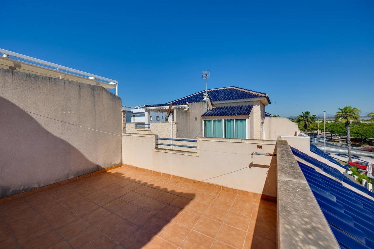 3 chambre Maison de Ville à vendre à Torrevieja avec piscine - 215 000 € (Ref: 9878127)