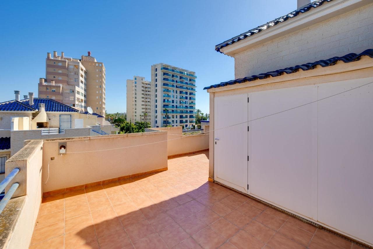 3 chambre Maison de Ville à vendre à Torrevieja avec piscine - 215 000 € (Ref: 9878127)