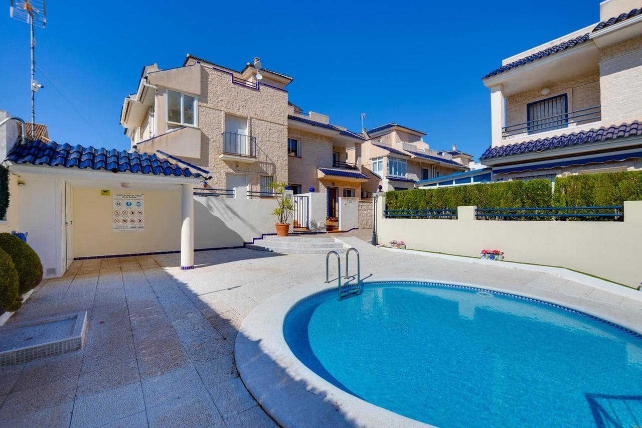 3 chambre Maison de Ville à vendre à Torrevieja avec piscine - 215 000 € (Ref: 9878127)