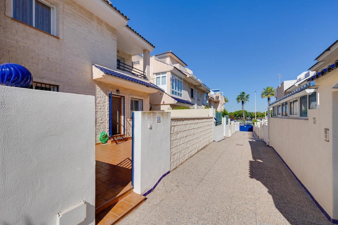 3 chambre Maison de Ville à vendre à Torrevieja avec piscine - 215 000 € (Ref: 9878127)