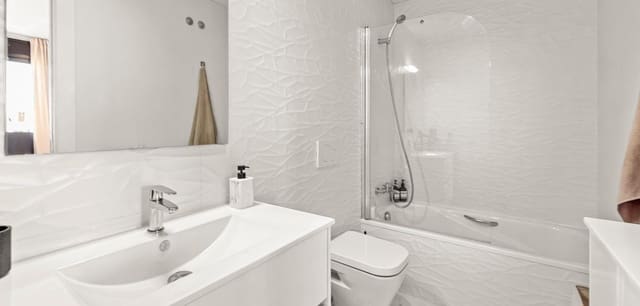 Apartamento de 2 habitaciones en Dehesa de Campoamor, Orihuela en venta con piscina garaje - 259.000 € (Ref: 9878130)