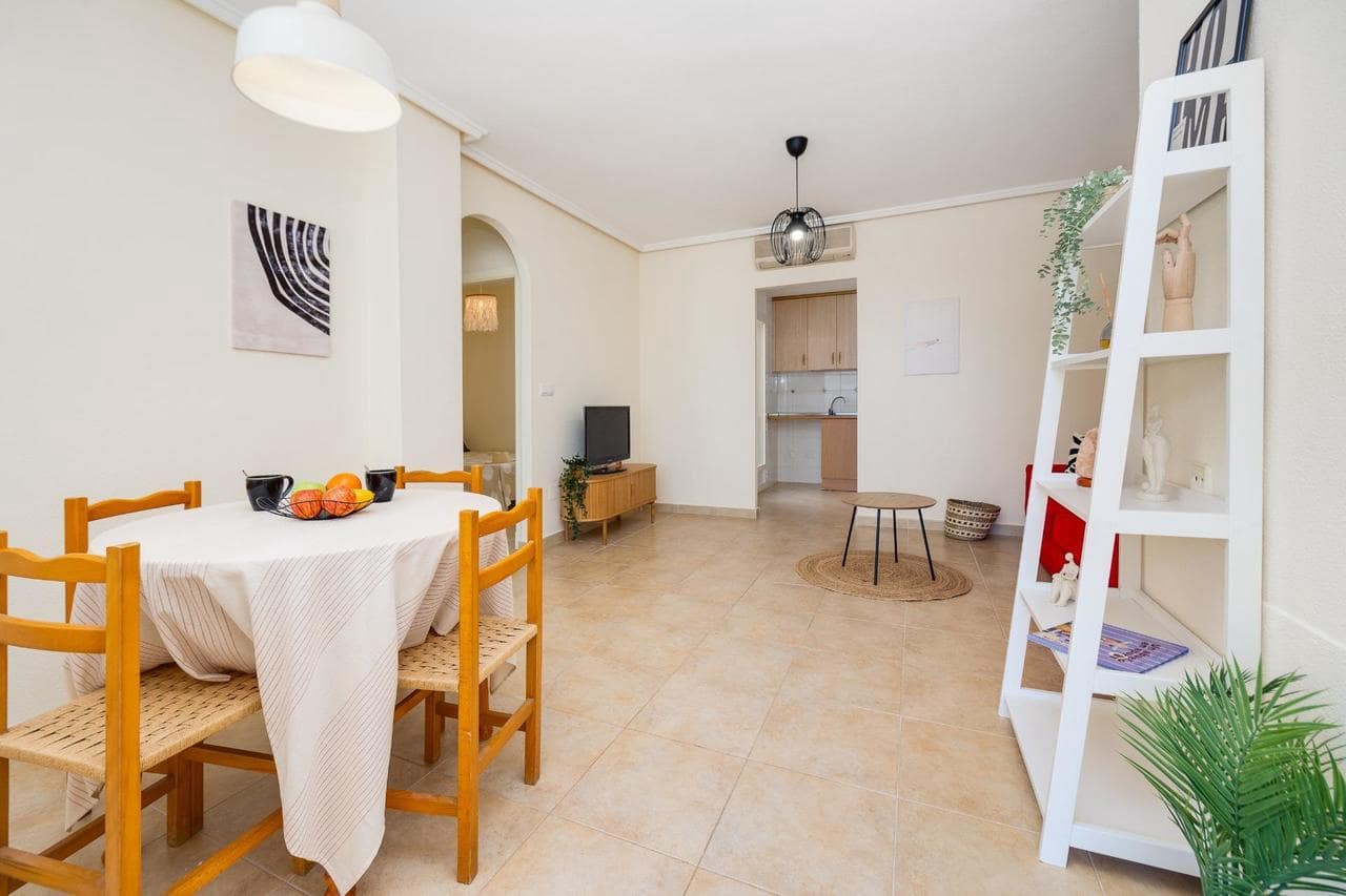 2 soveværelse Bungalow til salg i Torrevieja med swimmingpool - € 179.900 (Ref: 9878135)