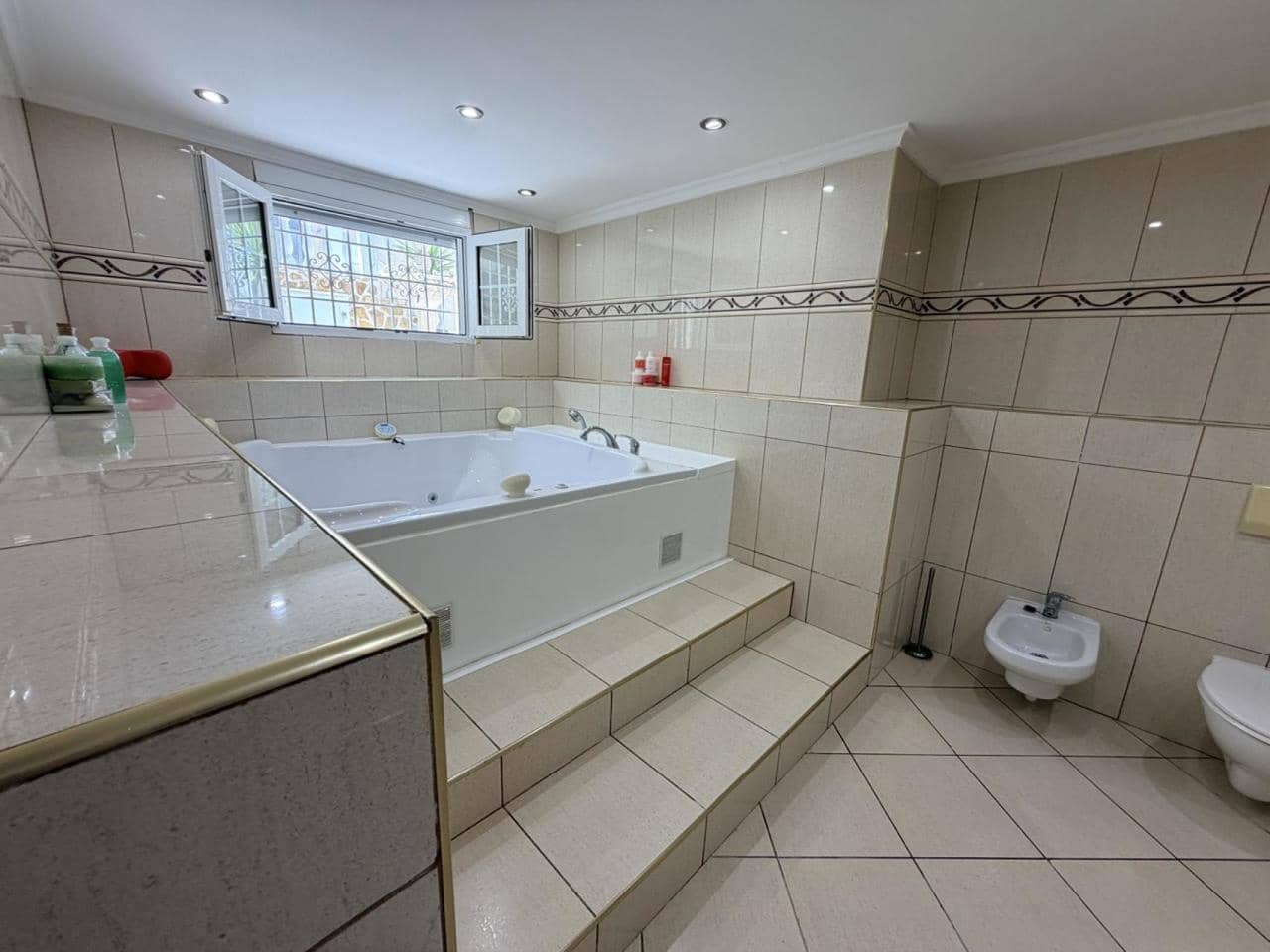 5 sovrum Villa till salu i Torrevieja - 680 000 € (Ref: 9878137)