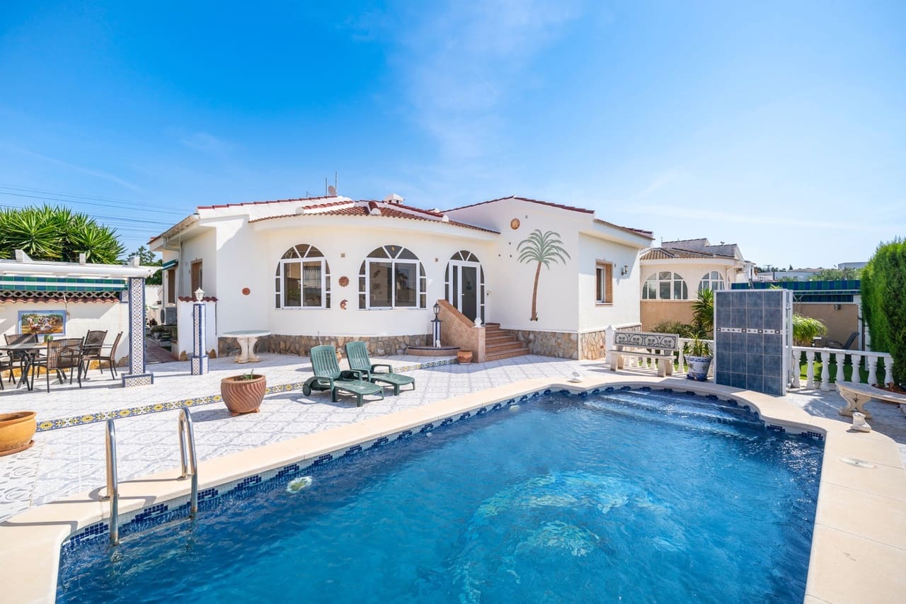 3 soveværelse Villa til salg i Ciudad Quesada med swimmingpool - € 399.000 (Ref: 9878147)