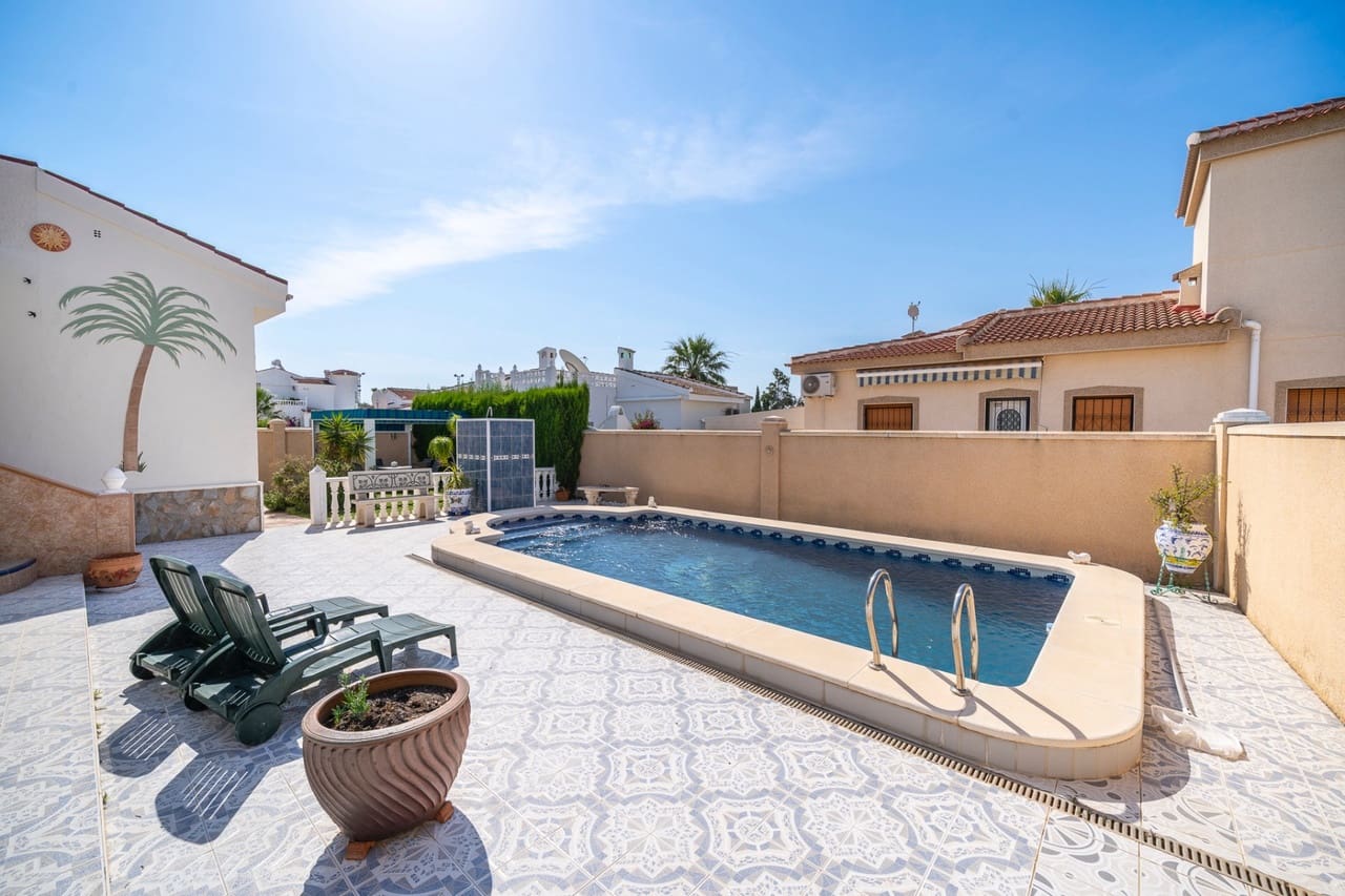 3 soveværelse Villa til salg i Ciudad Quesada med swimmingpool - € 399.000 (Ref: 9878147)