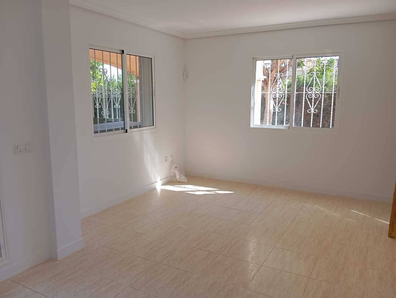 3 soveværelse Byhus til salg i Pilar de la Horadada med swimmingpool garage - € 319.000 (Ref: 9880667)