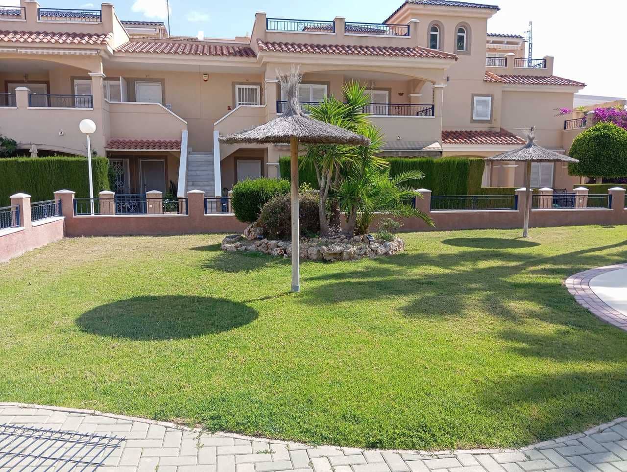 3 soveværelse Byhus til salg i Pilar de la Horadada med swimmingpool garage - € 319.000 (Ref: 9880667)