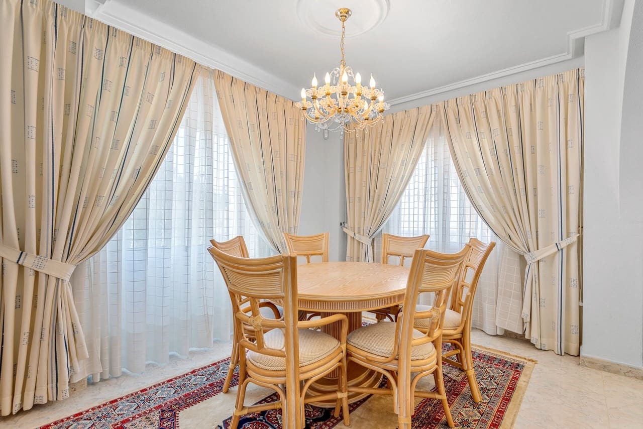 7 sypialnia Willa na sprzedaż w Ciudad Quesada z basenem garażem - 690 000 € (Ref: 9880669)