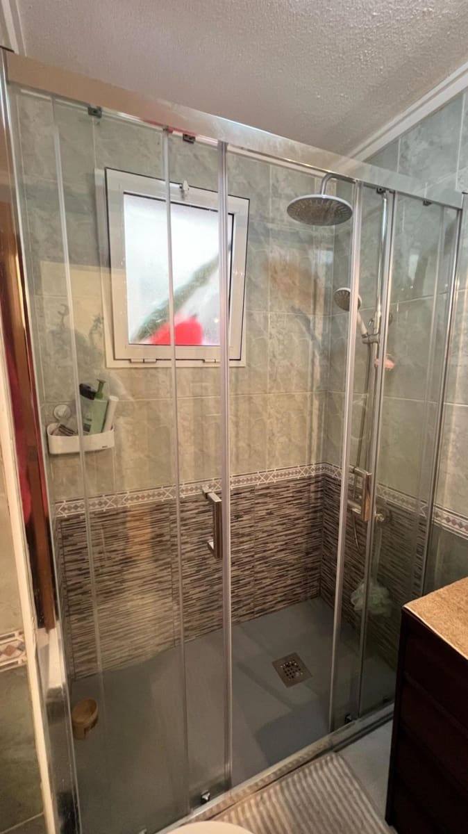 Apartamento de 2 habitaciones en Torrevieja en venta con piscina - 150.000 € (Ref: 9880673)