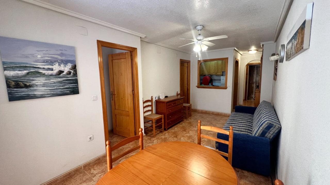 Apartamento de 2 habitaciones en Torrevieja en venta con piscina - 150.000 € (Ref: 9880673)