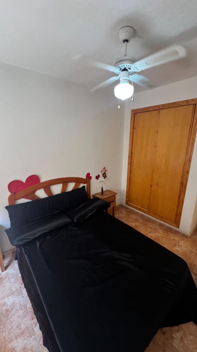 Apartamento de 2 habitaciones en Torrevieja en venta con piscina - 150.000 € (Ref: 9880673)