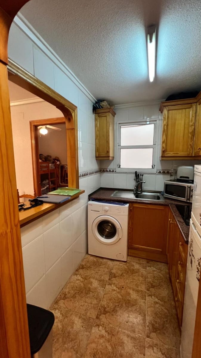 Apartamento de 2 habitaciones en Torrevieja en venta con piscina - 150.000 € (Ref: 9880673)