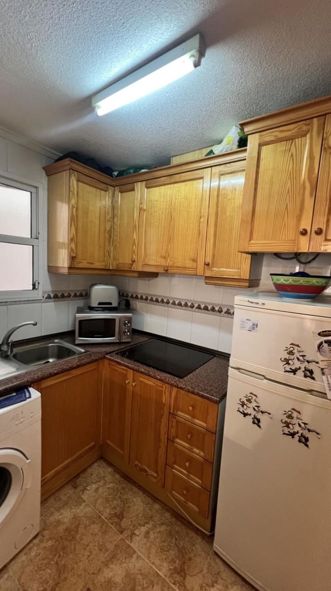 Apartamento de 2 habitaciones en Torrevieja en venta con piscina - 150.000 € (Ref: 9880673)