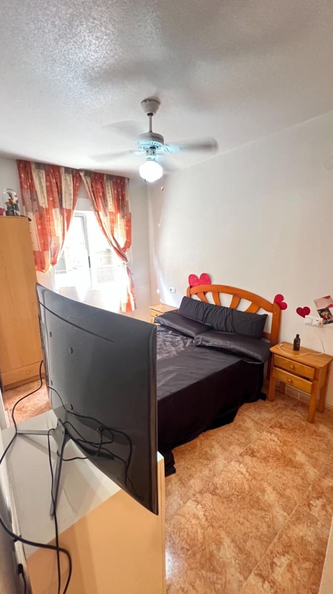 Apartamento de 2 habitaciones en Torrevieja en venta con piscina - 150.000 € (Ref: 9880673)