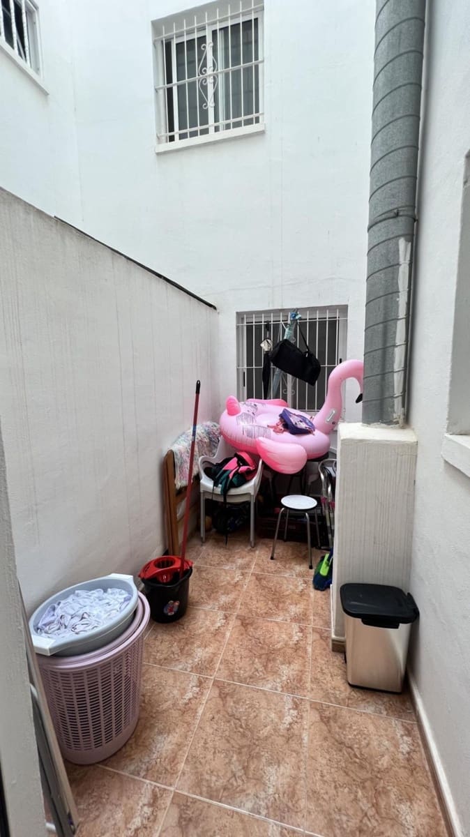 Apartamento de 2 habitaciones en Torrevieja en venta con piscina - 150.000 € (Ref: 9880673)