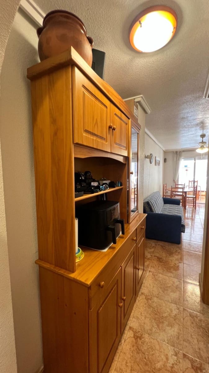 Apartamento de 2 habitaciones en Torrevieja en venta con piscina - 150.000 € (Ref: 9880673)