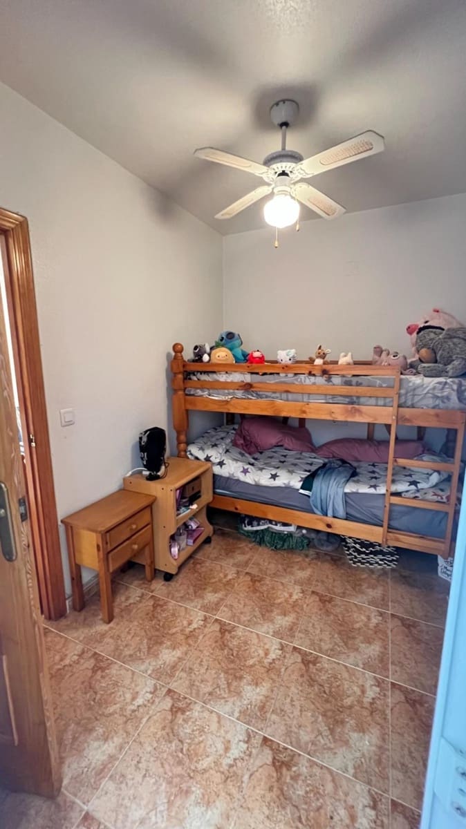 Apartamento de 2 habitaciones en Torrevieja en venta con piscina - 150.000 € (Ref: 9880673)