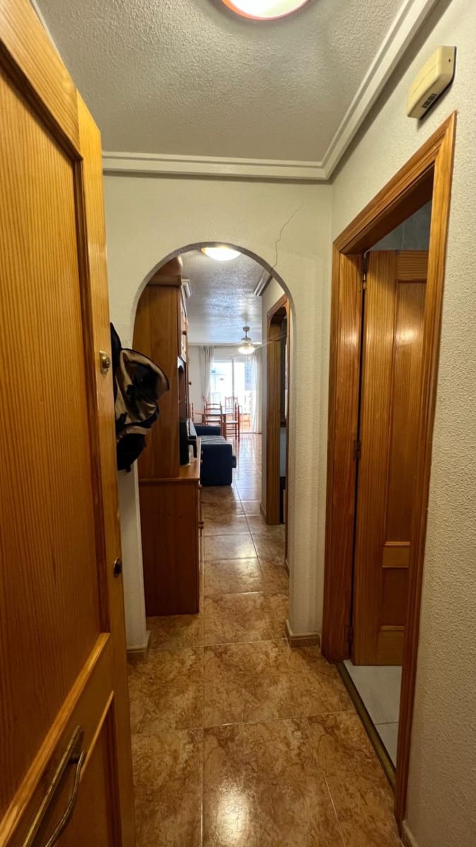 Apartamento de 2 habitaciones en Torrevieja en venta con piscina - 150.000 € (Ref: 9880673)