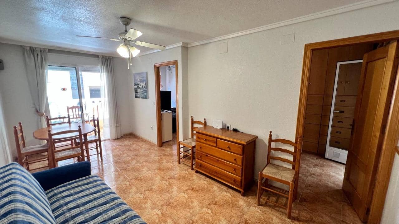Apartamento de 2 habitaciones en Torrevieja en venta con piscina - 150.000 € (Ref: 9880673)