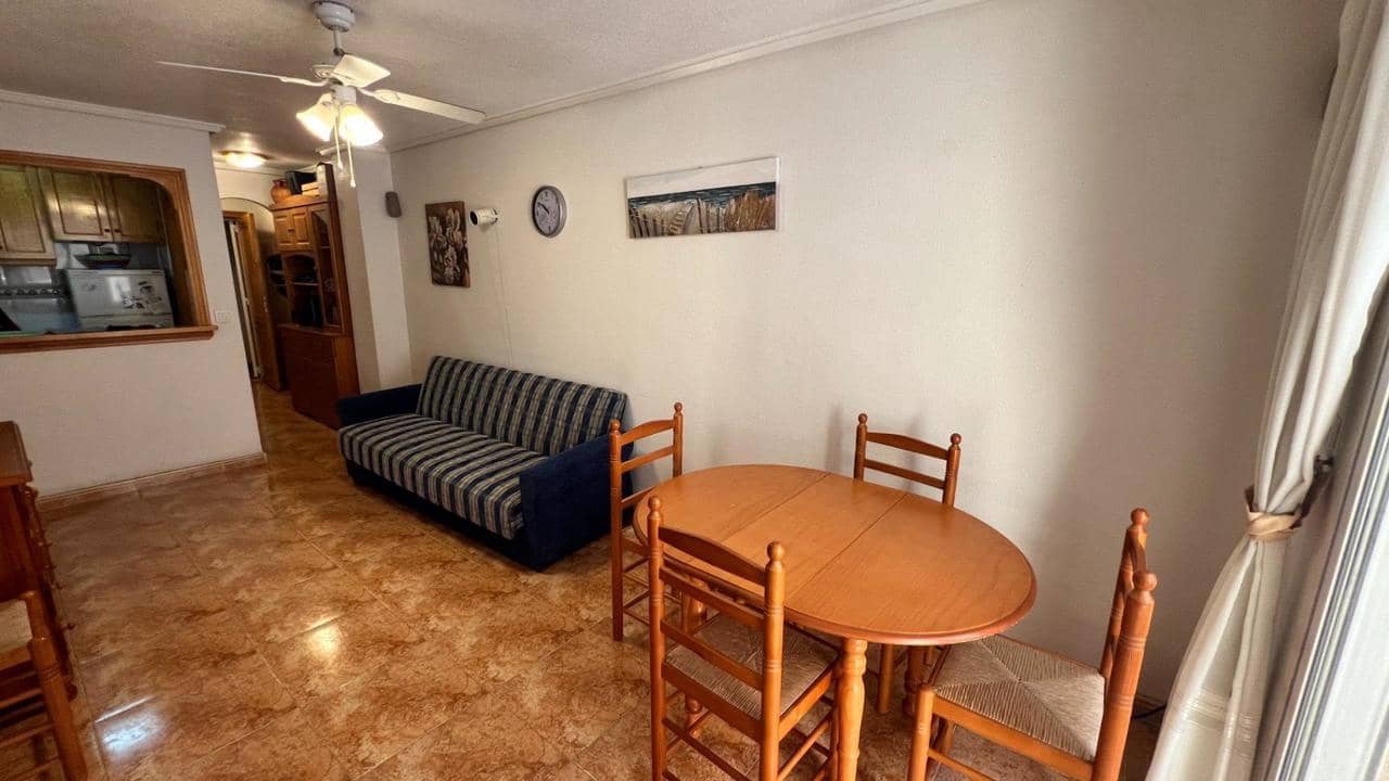 Apartamento de 2 habitaciones en Torrevieja en venta con piscina - 150.000 € (Ref: 9880673)