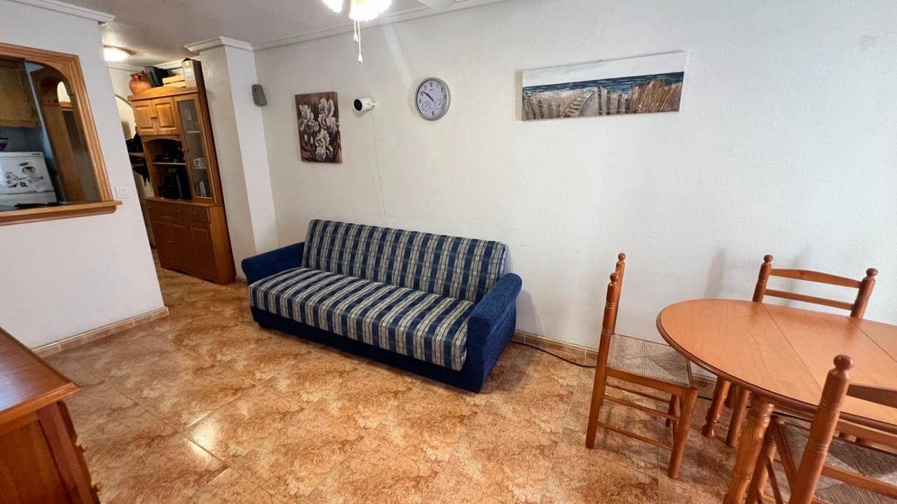 Apartamento de 2 habitaciones en Torrevieja en venta con piscina - 150.000 € (Ref: 9880673)