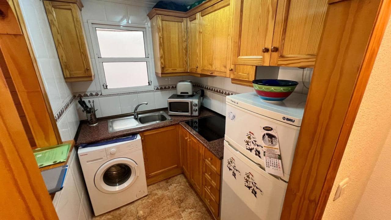 Apartamento de 2 habitaciones en Torrevieja en venta con piscina - 150.000 € (Ref: 9880673)