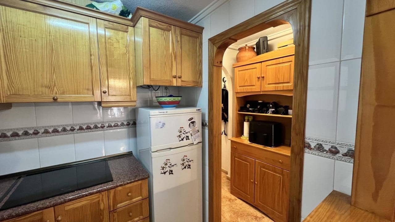 Apartamento de 2 habitaciones en Torrevieja en venta con piscina - 150.000 € (Ref: 9880673)