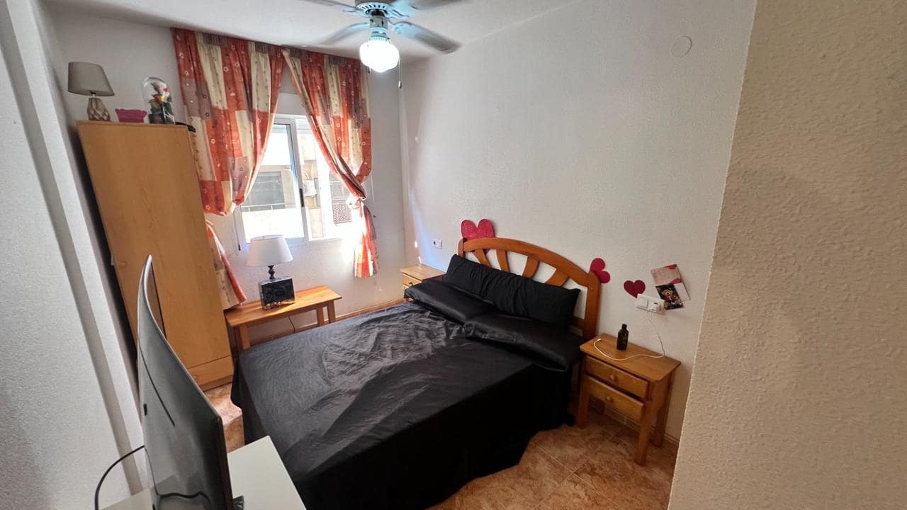 Apartamento de 2 habitaciones en Torrevieja en venta con piscina - 150.000 € (Ref: 9880673)