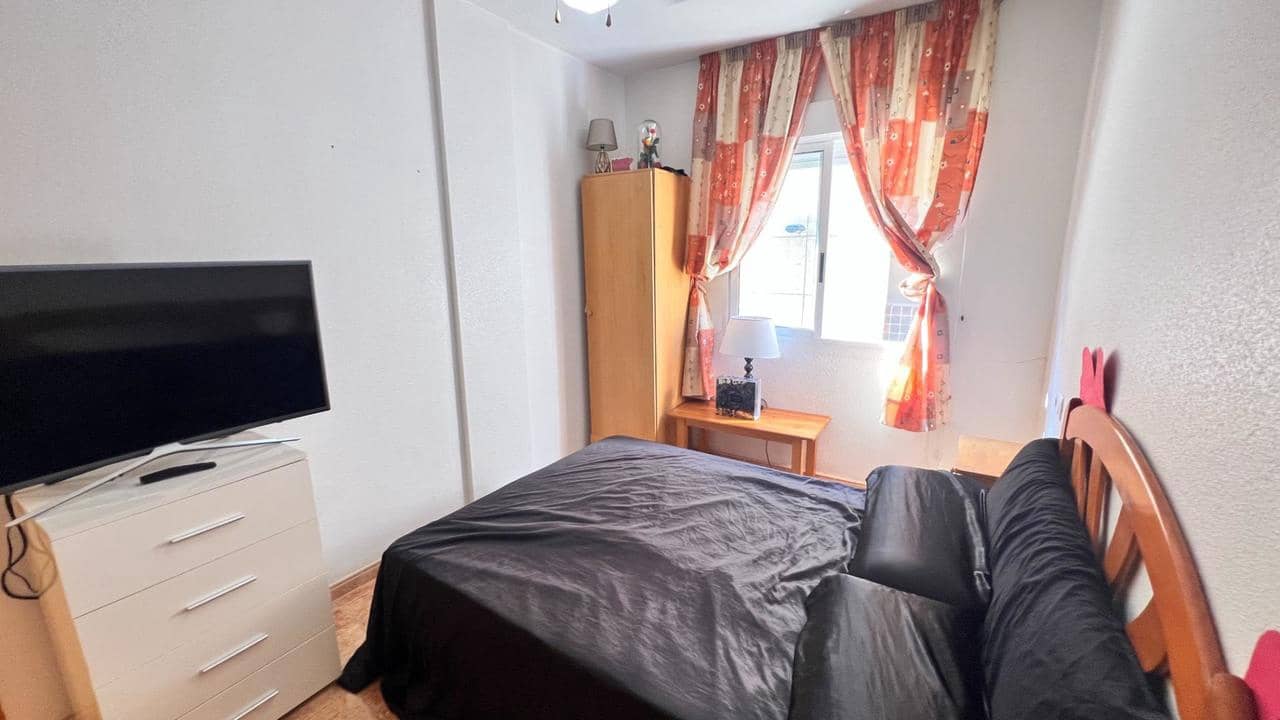 Apartamento de 2 habitaciones en Torrevieja en venta con piscina - 150.000 € (Ref: 9880673)