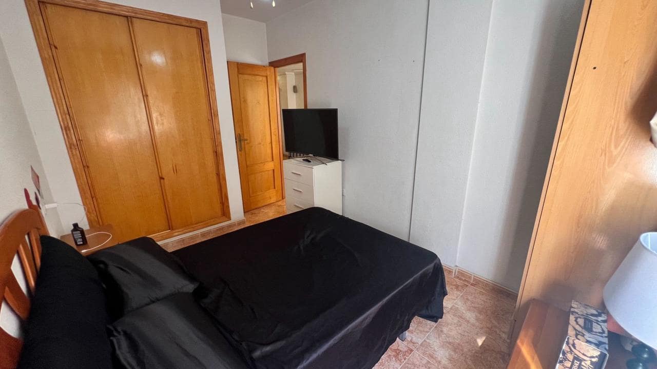 Apartamento de 2 habitaciones en Torrevieja en venta con piscina - 150.000 € (Ref: 9880673)