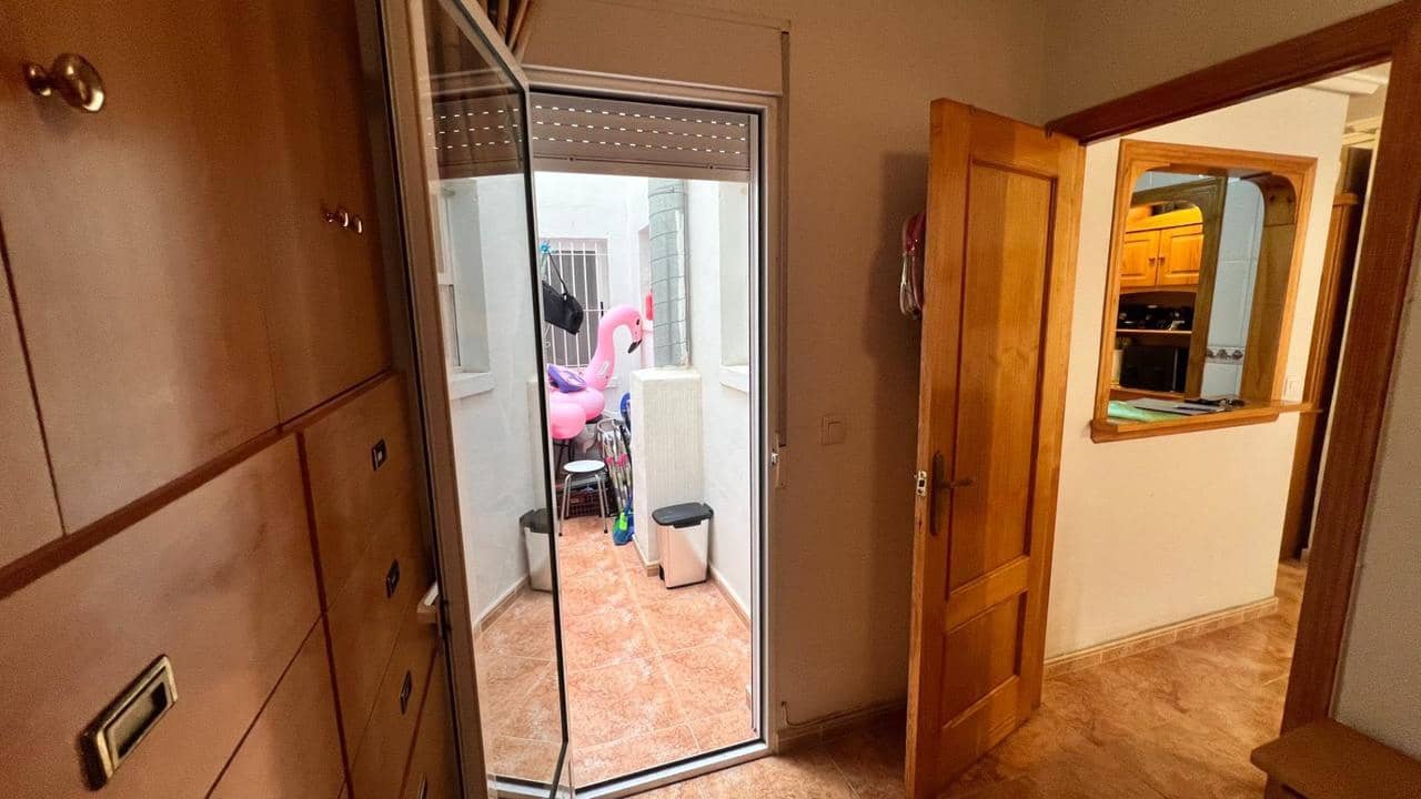 Apartamento de 2 habitaciones en Torrevieja en venta con piscina - 150.000 € (Ref: 9880673)