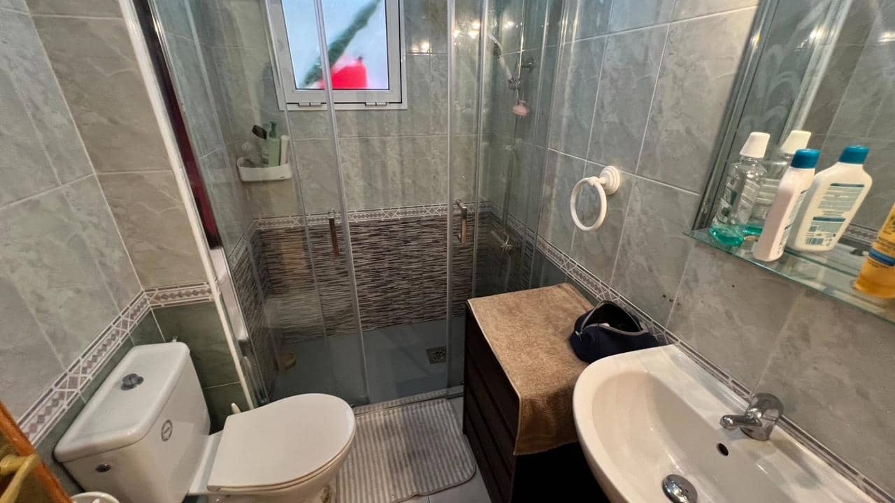 Apartamento de 2 habitaciones en Torrevieja en venta con piscina - 150.000 € (Ref: 9880673)