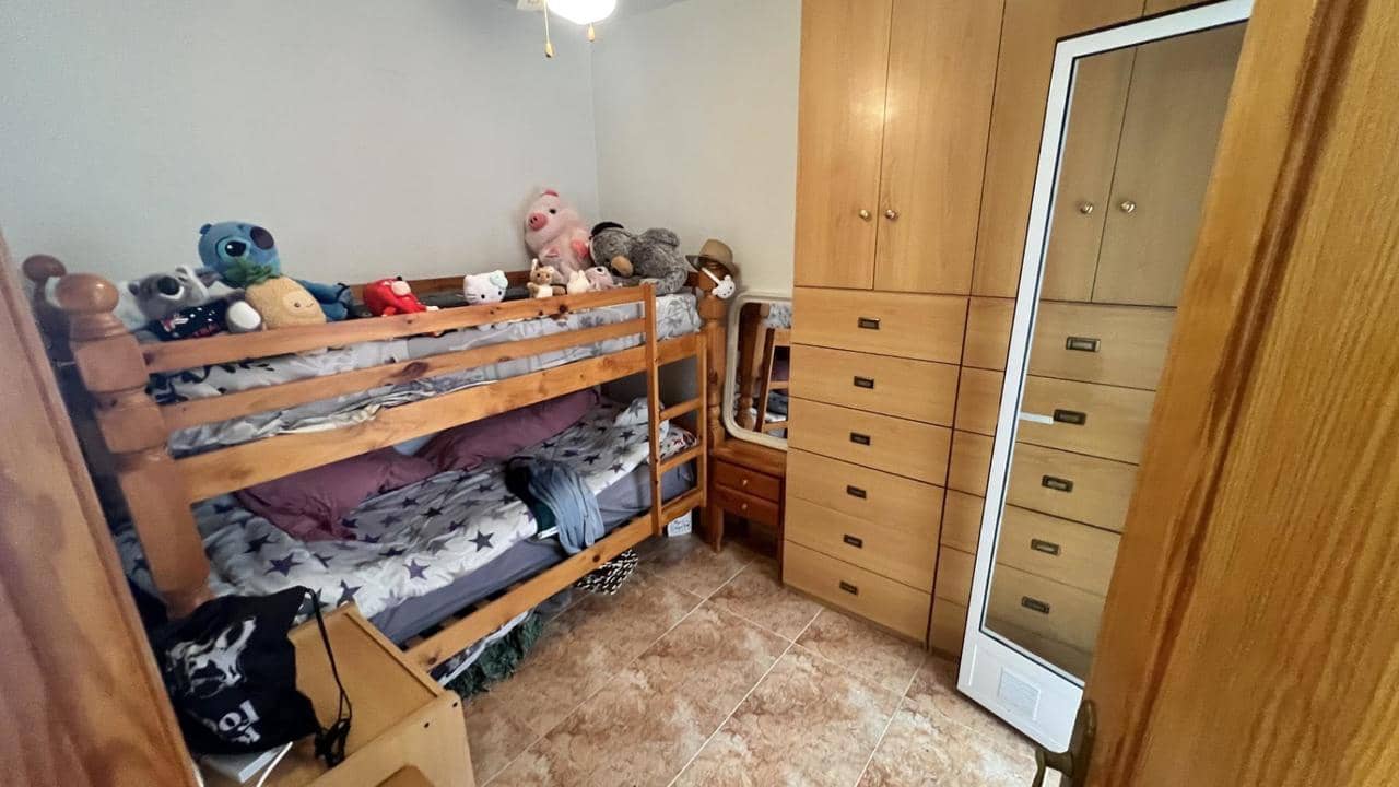 Apartamento de 2 habitaciones en Torrevieja en venta con piscina - 150.000 € (Ref: 9880673)