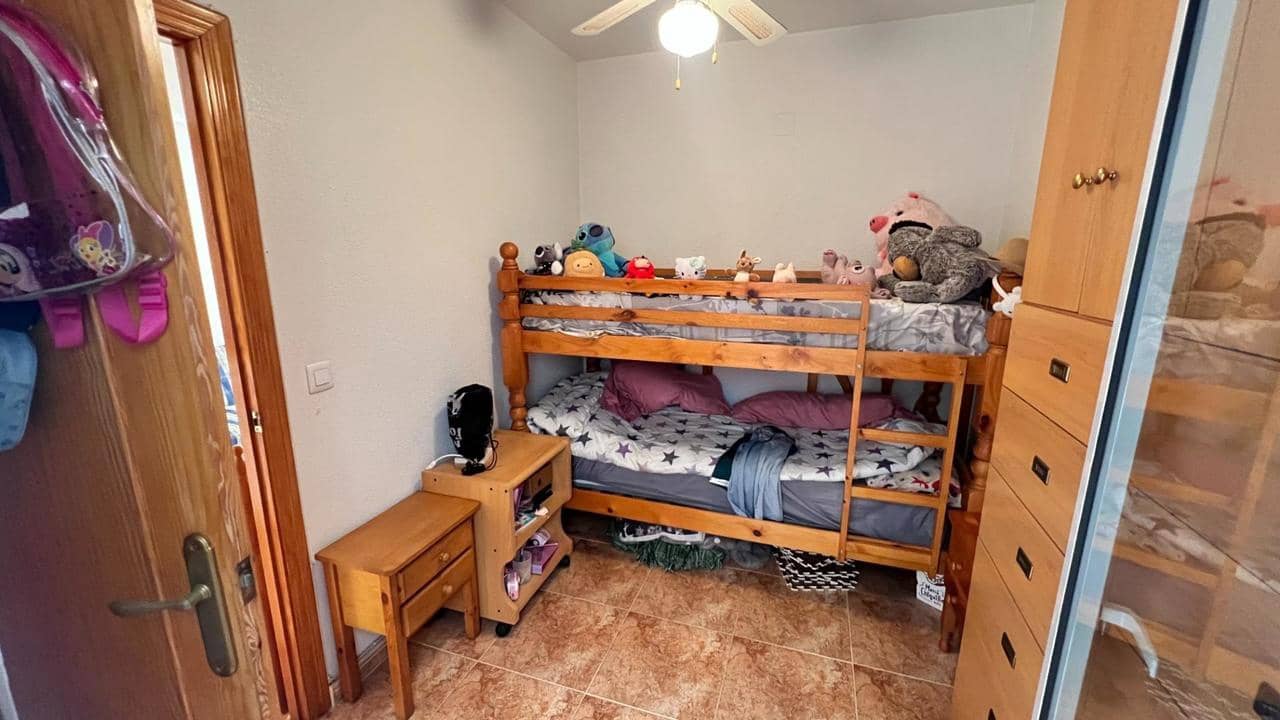 Apartamento de 2 habitaciones en Torrevieja en venta con piscina - 150.000 € (Ref: 9880673)