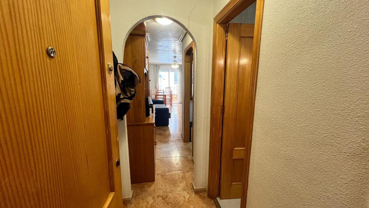 Apartamento de 2 habitaciones en Torrevieja en venta con piscina - 150.000 € (Ref: 9880673)