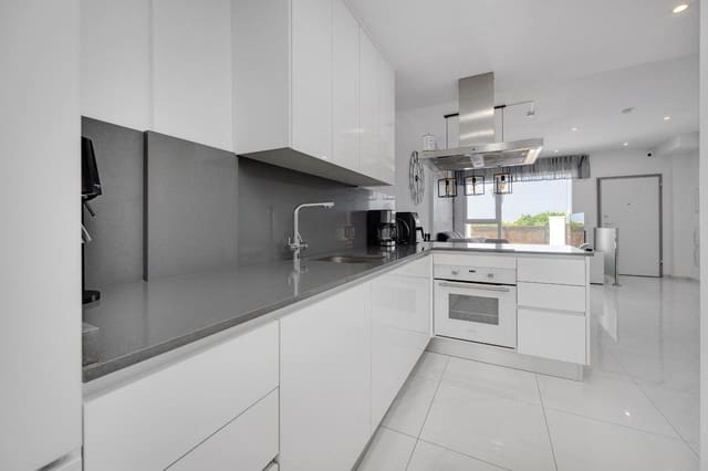 3 soveværelse Byhus til salg i El Molino, Torrevieja med swimmingpool - € 315.000 (Ref: 9880674)