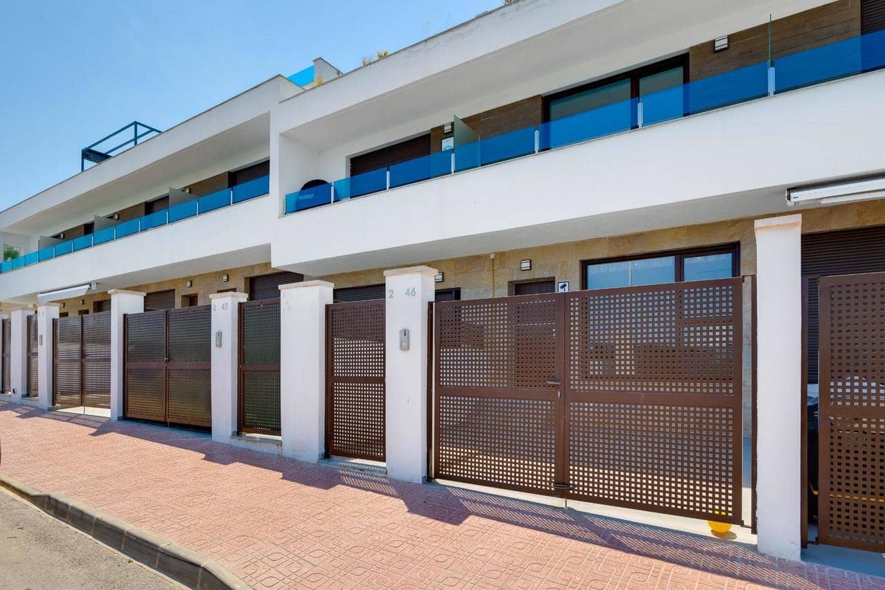 3 makuuhuone Omakotitalo myytävänä paikassa Torrevieja mukana uima-altaan - 315 000 € (Ref: 9880674)