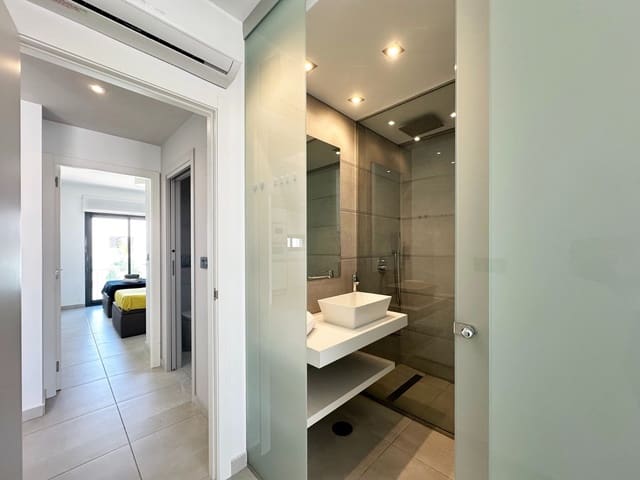 2 bedroom Apartment for sale in Zona Pueblo, Guardamar del Segura - € 289,000 (Ref: 9880681)