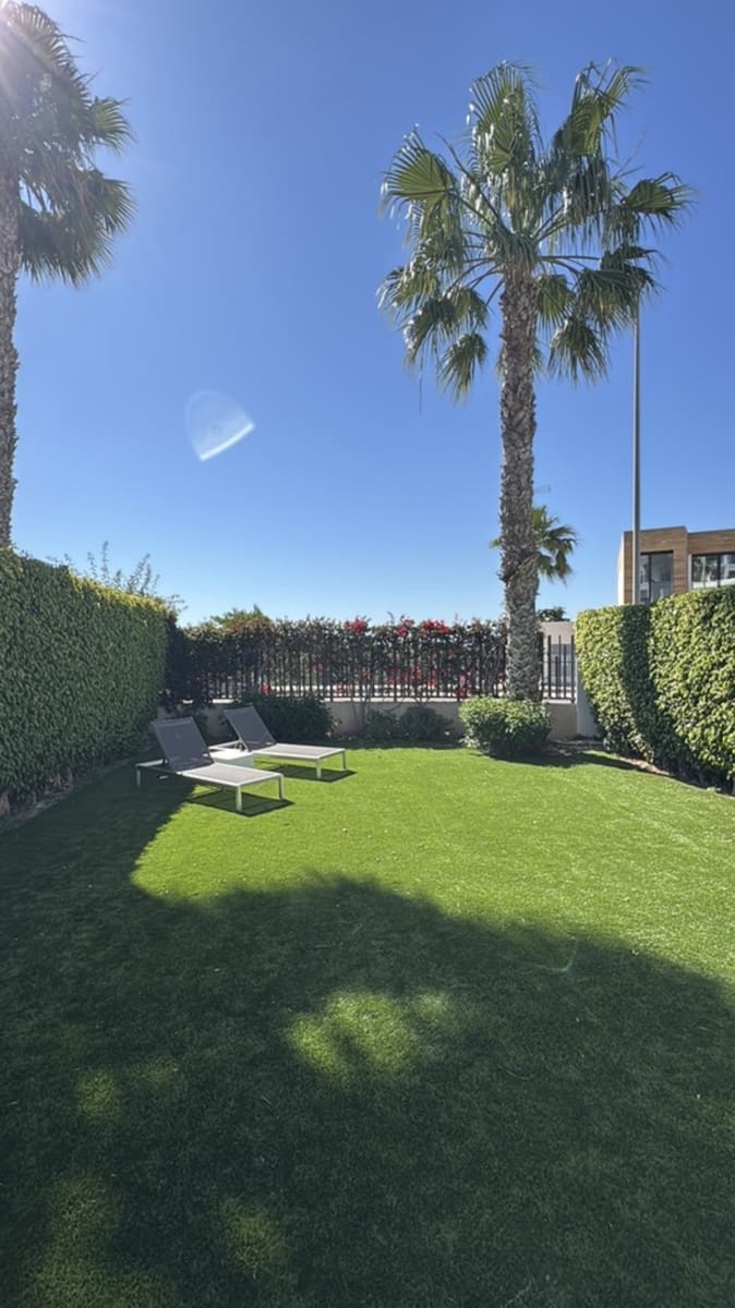 3 makuuhuone Huoneisto myytävänä paikassa Orihuela Costa mukana uima-altaan - 425 000 € (Ref: 9884209)